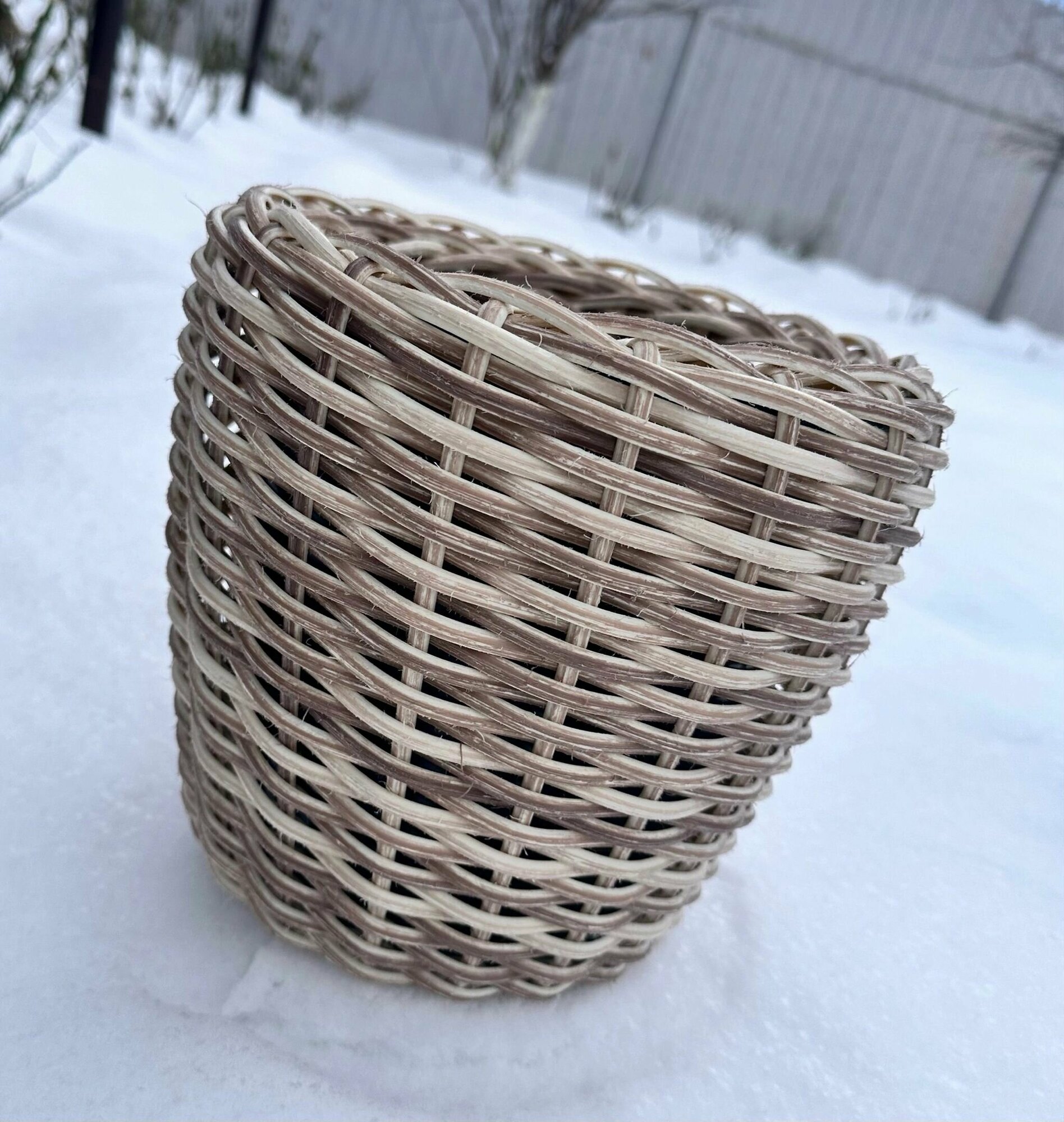 Кашпо из ротанга