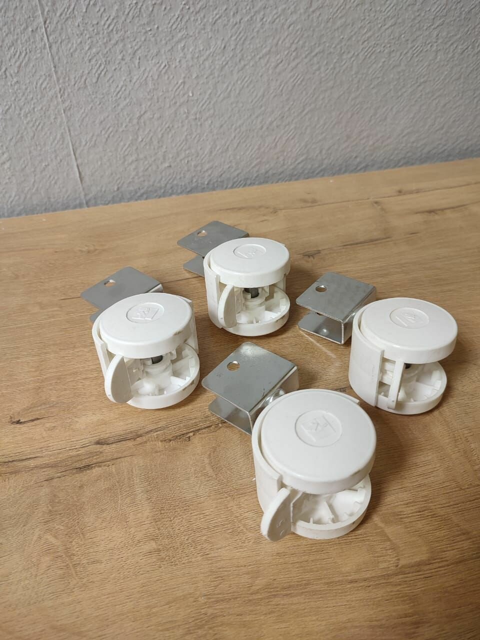 фото Колёсики для маятника к кроватке Карамель 4в1