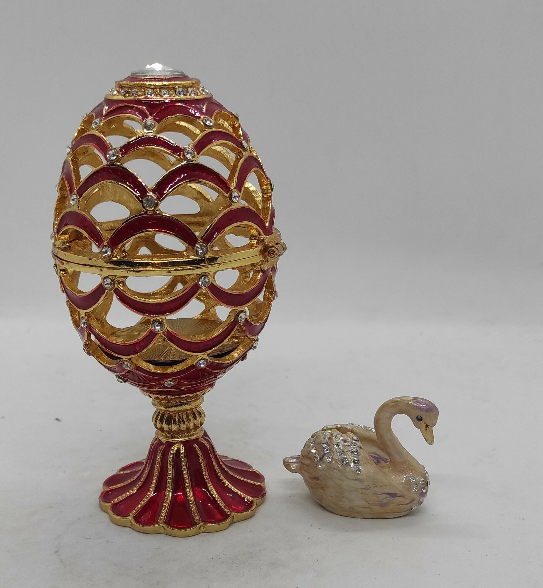 Яйцо Фаберже с лебедем ,5086 красное