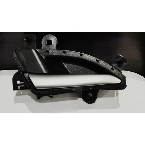 Ручка двери Лада Веста внутренняя левая перед зад 1000₽