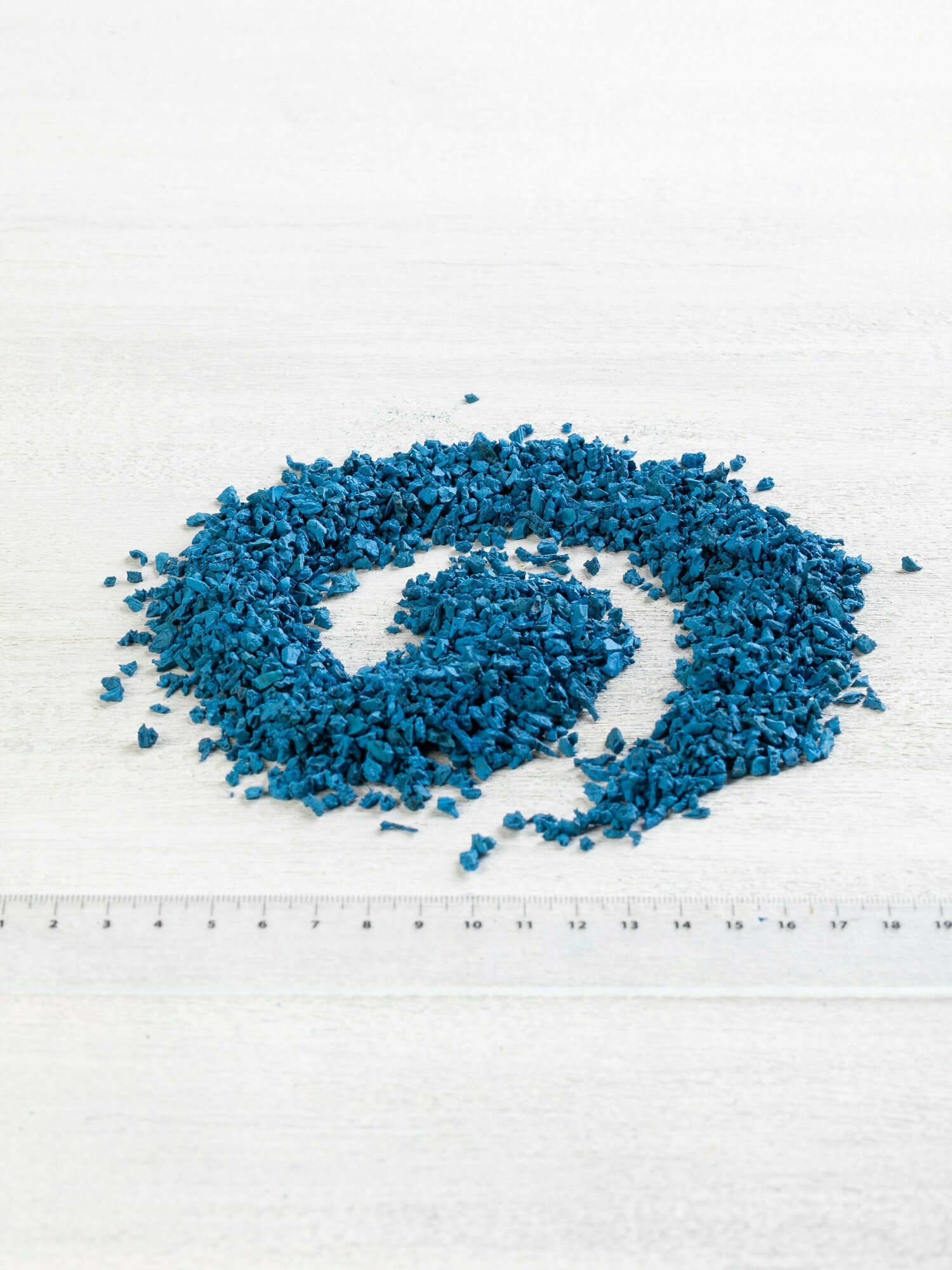 фото Резиновая крошка, окрашенная, синяя, 1 кг (1,6 л)