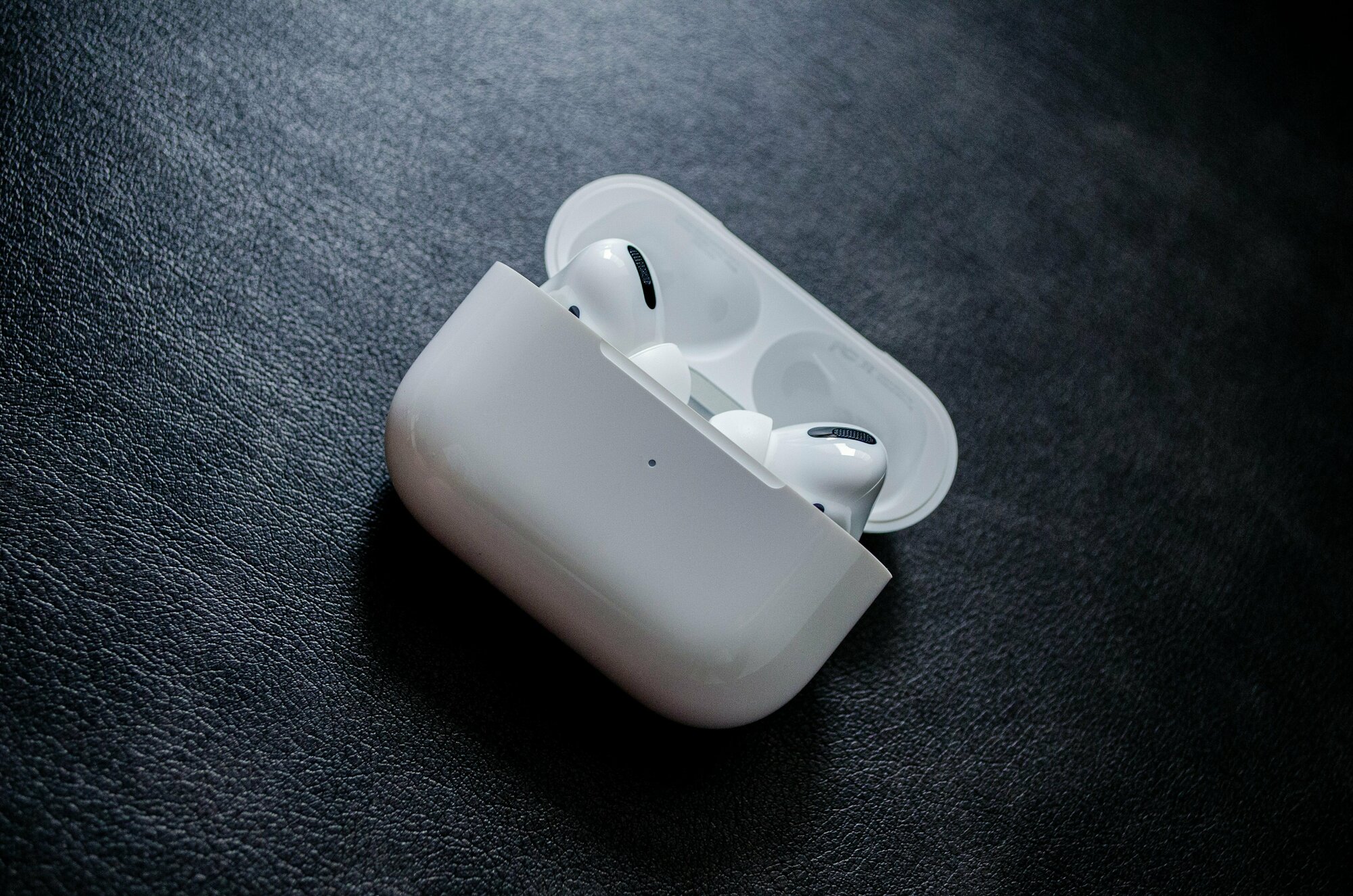 Новые беспроводные наушники AirPods Pro 1 оригинал С гарантией (A2084, A2083)