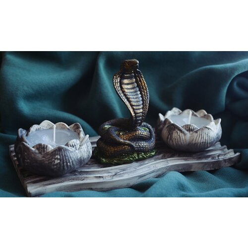 Статуэтка змея (золото) + 2 аромасвечи 