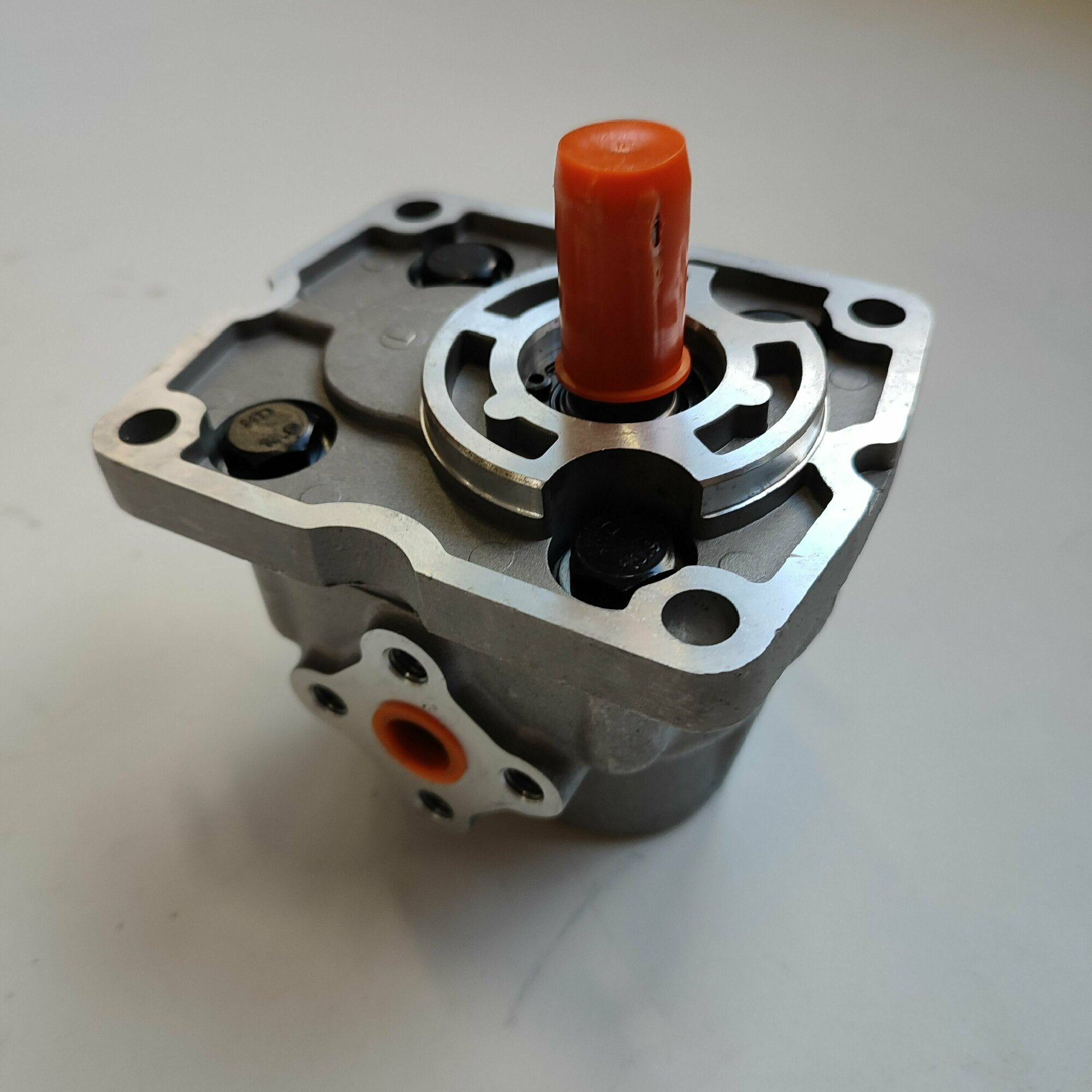 фото Насос шестерёнчатый (гидронасос) НШ 10М-3Л левый, 6-ти шлицевой плоский