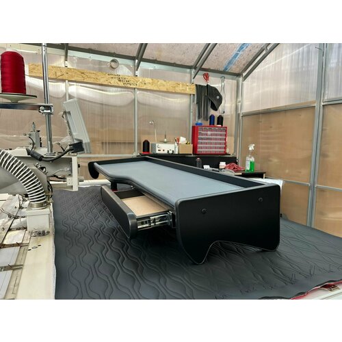 Столик с ящиком для грузовика на торпеду MAZ EVRO Серый карбон