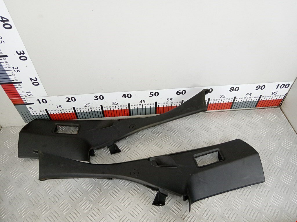 Обшивка стойки салона BMW 3-Series (E90/E91/E92/E93) 51437058332 арт. 1897844