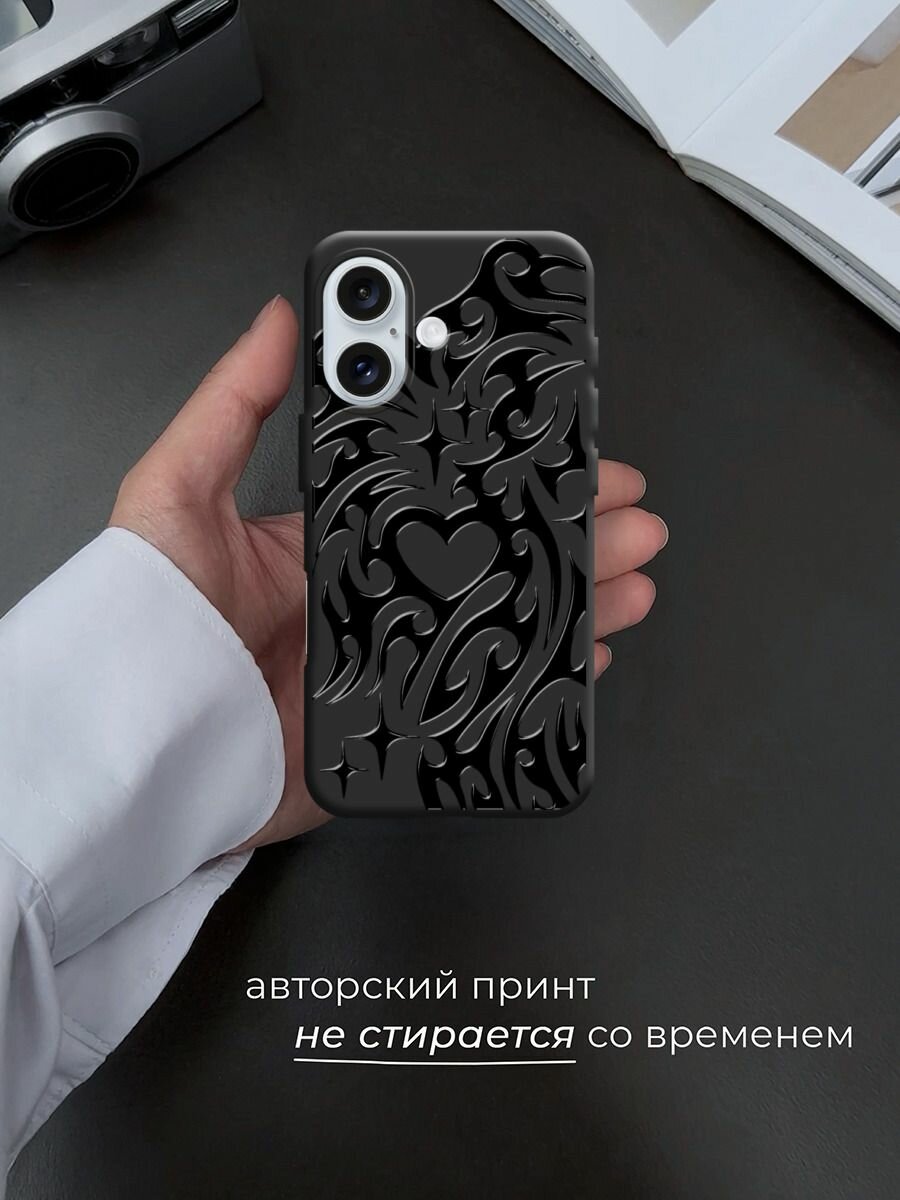 Чехол на Apple iPhone 16 / Айфон 16 с принтом "Тату сердце" — фото 1