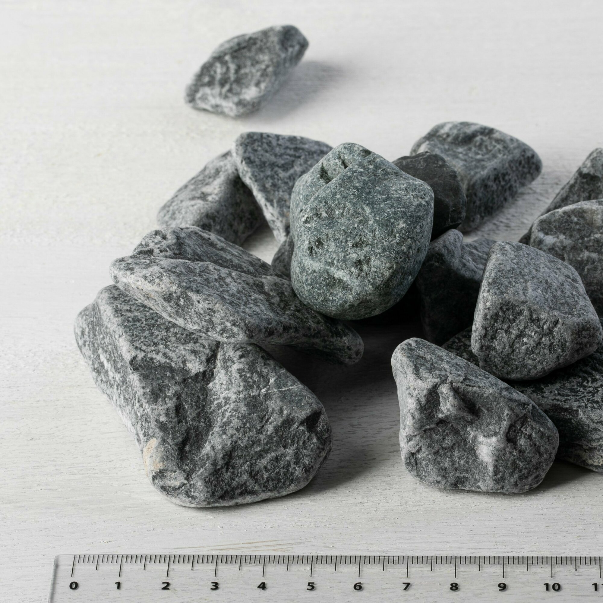 Камень ландшафтный мрамор черный Доломит фракция 20-40 мм 5 кг (319). Декоративный грунт натуральный камень