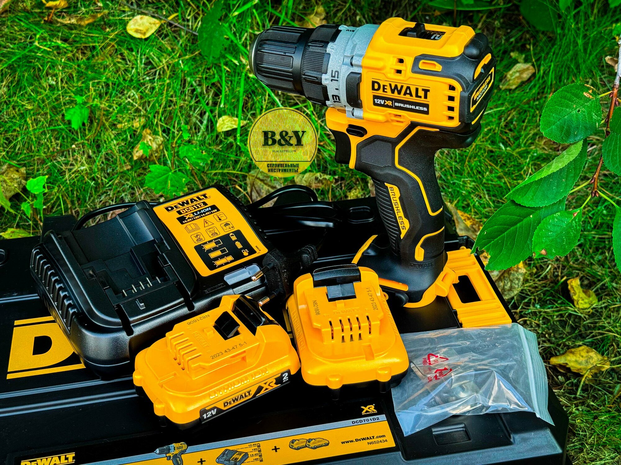 Аккумуляторная дрель-шуруповерт DeWALT DCD701D2 — фото 1