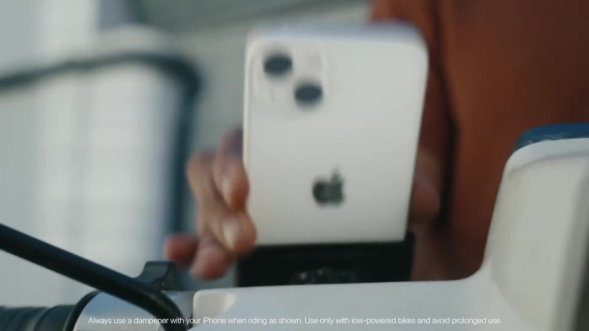 Смартфон Apple iPhone 13 128 ГБ, Dual: nano SIM + eSIM, сияющая звезда — фото 1