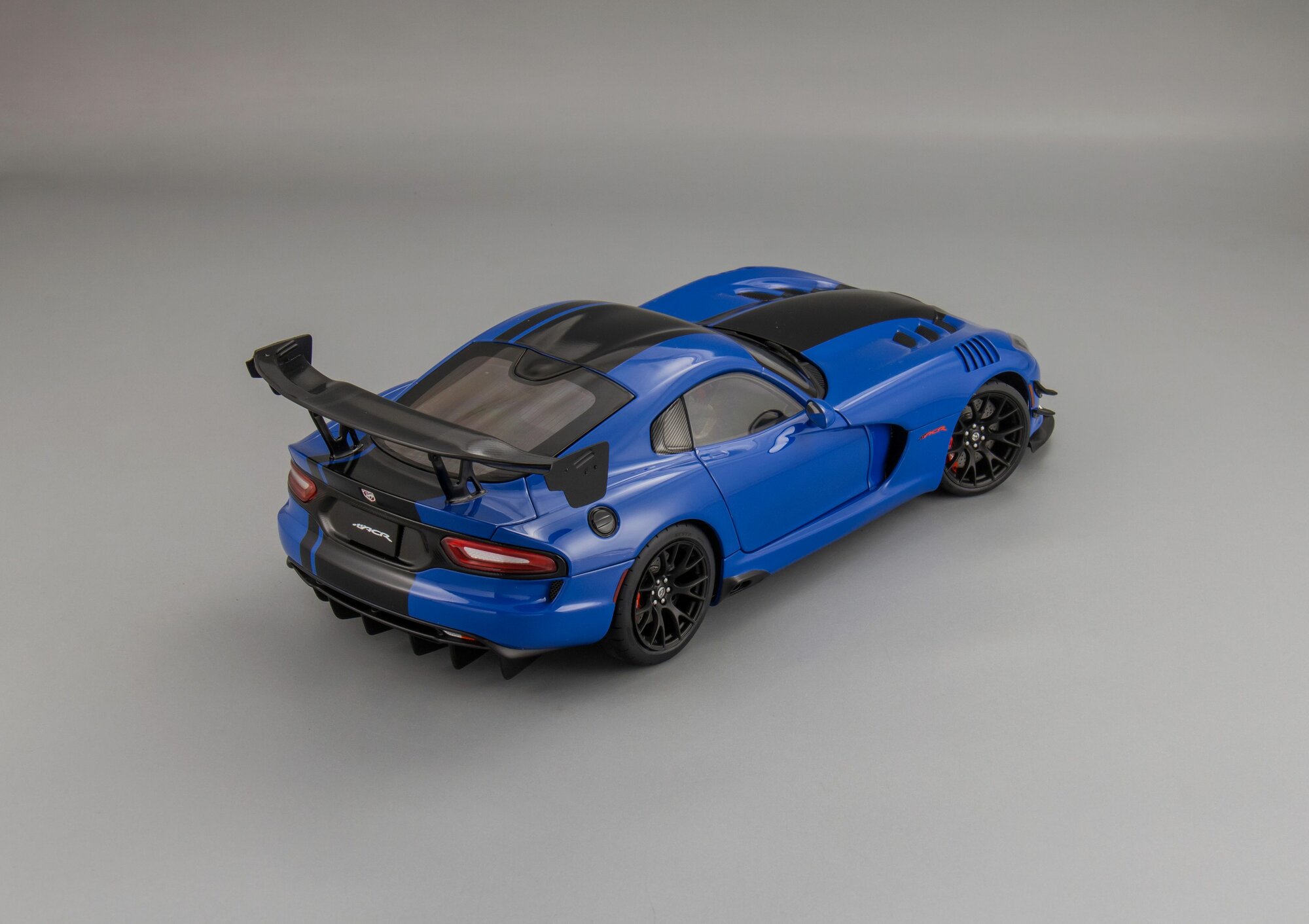 Коллекционная масштабная модель 1:18 Dodge Viper ACR 2017 от AUTOart — фото 1