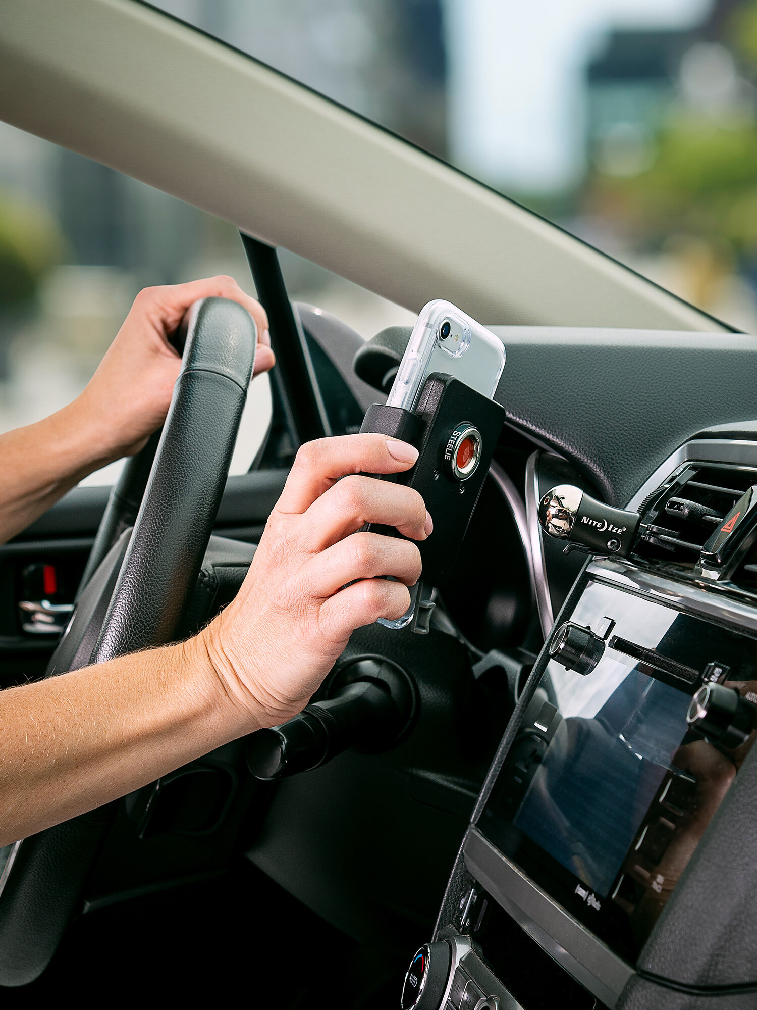 Магнитный держатель для смартфона Nite Ize Steelie Squeeze Vent Kit — фото 1