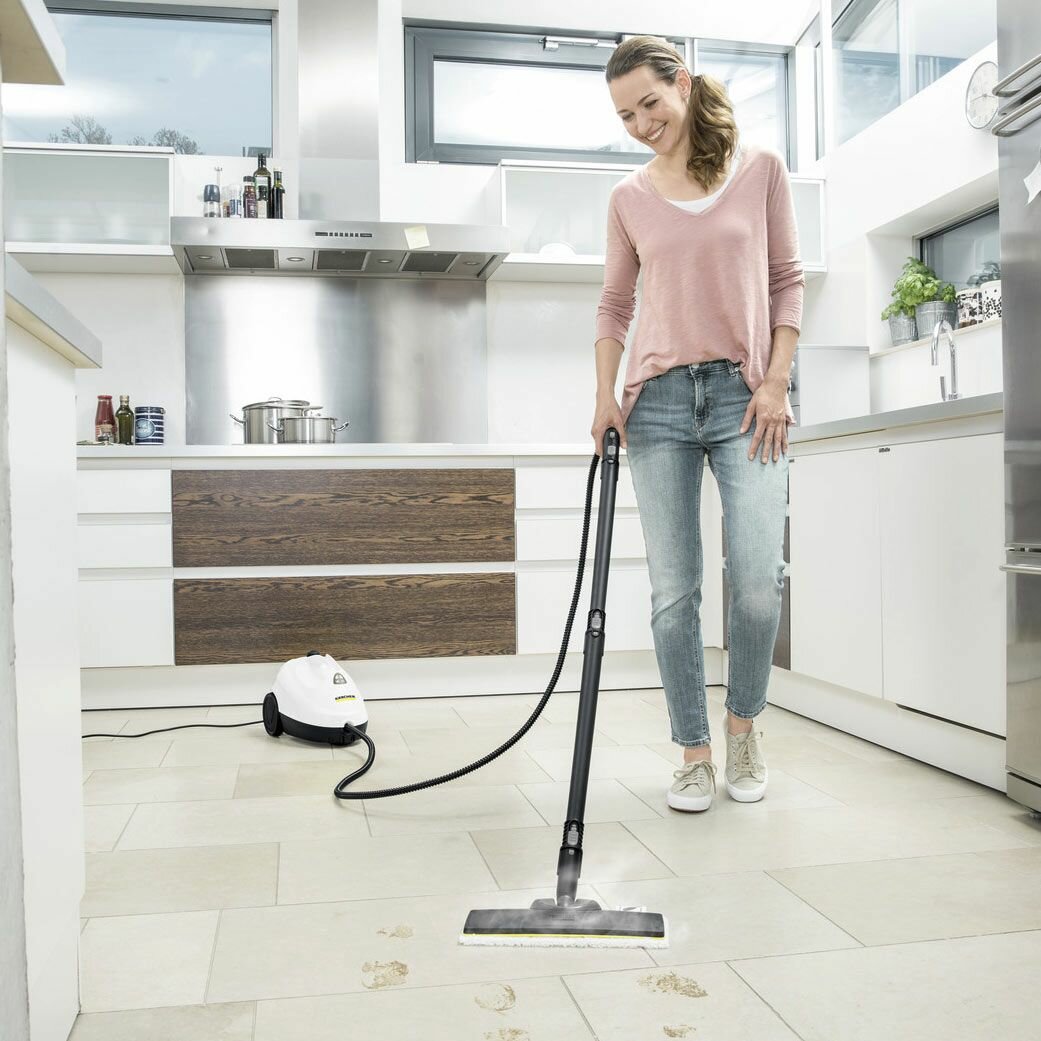 Пароочиститель Karcher SC 2 EasyFix, белый + аксессуары VELERCART: насадки для окон, для текстиля и чистки ковра, 3 разные салфетки для пола, 2 ручные обтяжки, 4 пластиковые щёточки и 2 латунные, щетка со скребком, мощное сопло, сумка для аксессуаров