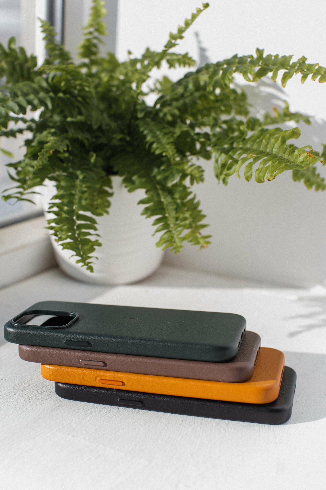 Чехол черный для IPhone 15 Leather Case с анимацией и функцией MagSafe — фото 1