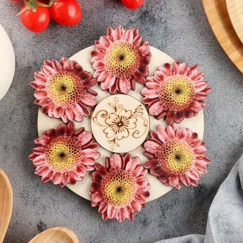 Подставка под горячее Розовый цветок 20х20 см микс дерева 440₽