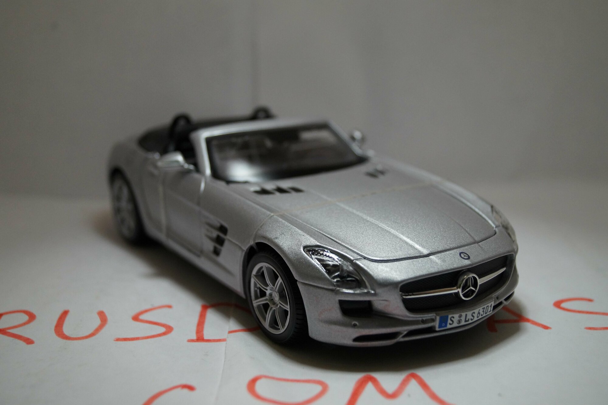 Mercedes-Benz SLS AMG Roadster, Масштабная модель 1/24