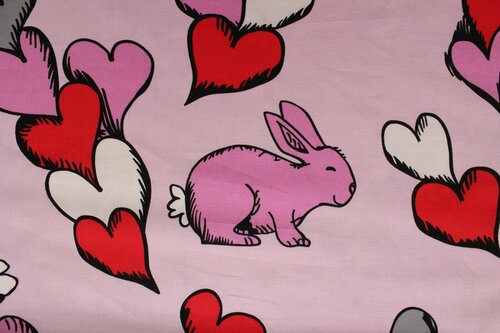 Ткань Хлопок для блузки, рубашки сердечки и зайчики на бледно-розовом фоне, ш145см, 0,5 м