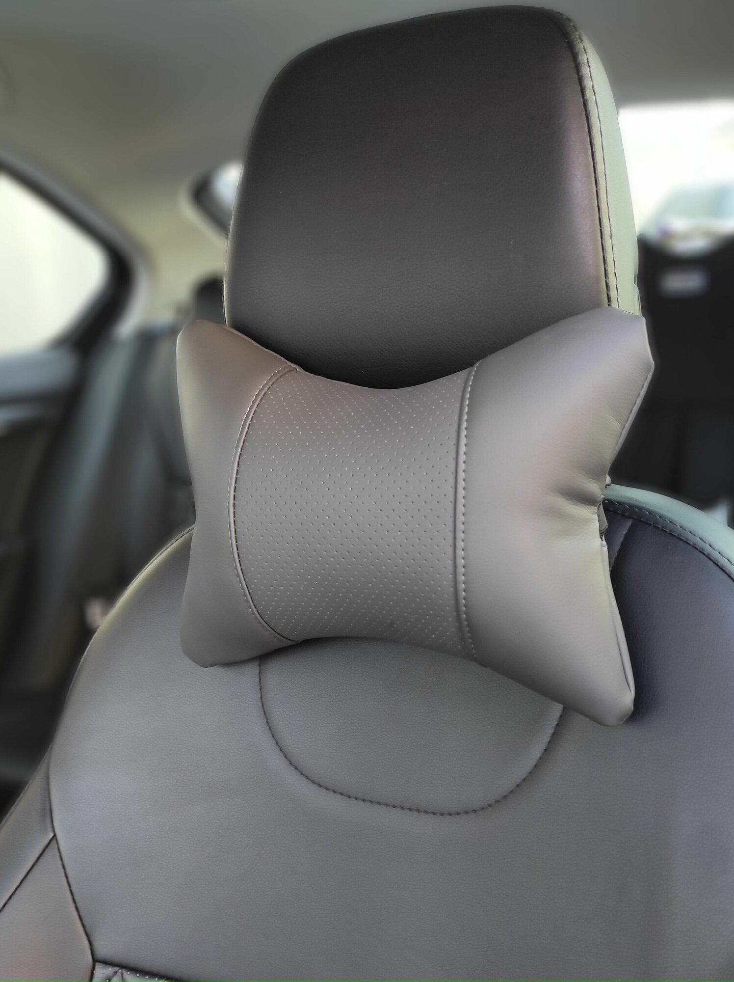 фото Подушка автомобильная из экокожи под голову, подголовник в машину для водителей