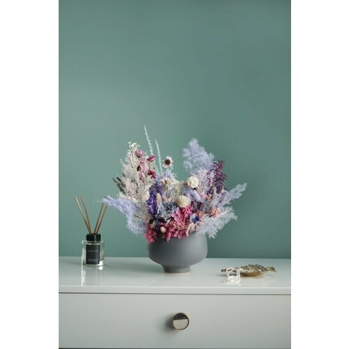 Интерьерная сухоцветная композиция в сиреневых оттенках с гортензией и лавандой