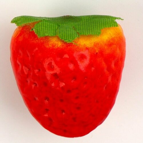 Декор Клубника набор 50 штук 42х25 см 780₽