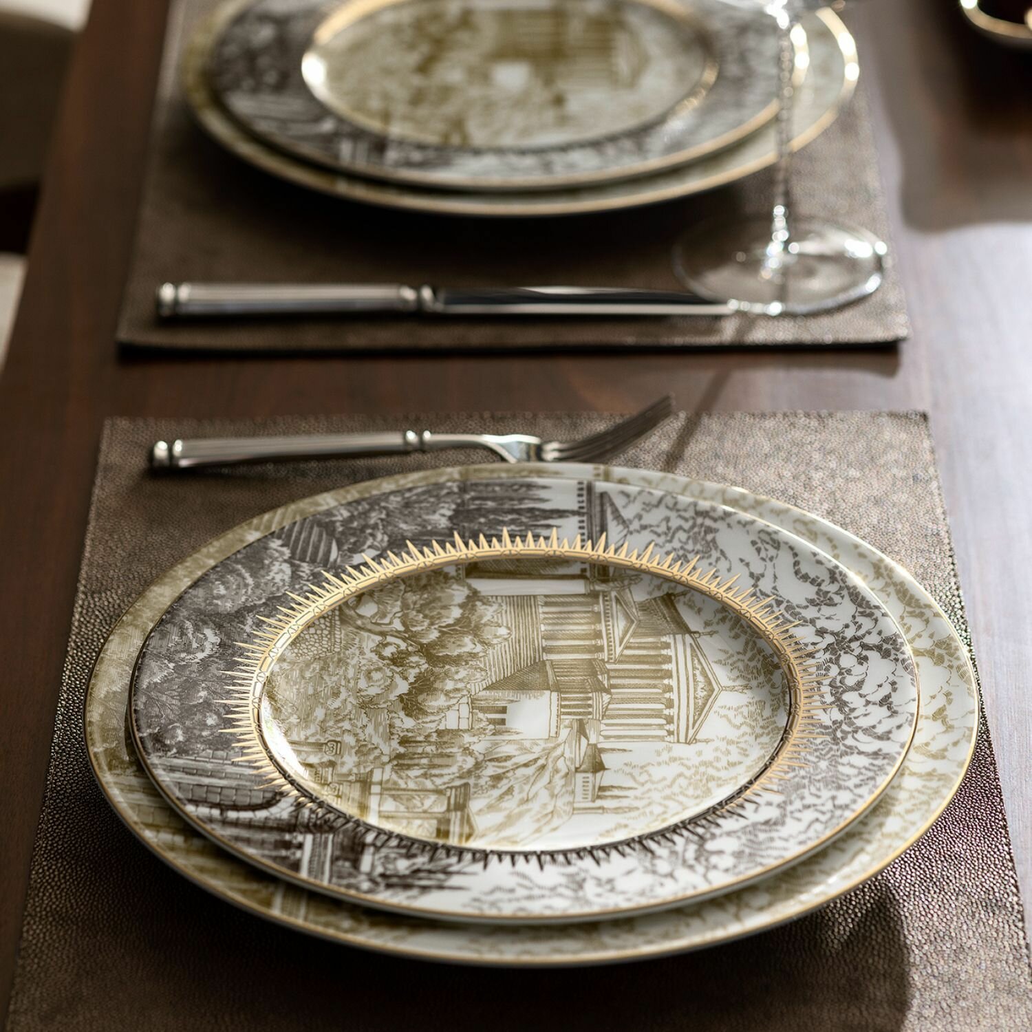 Togas Тарелка обеденная  Олимпия  с авторским орнаментом  27 см