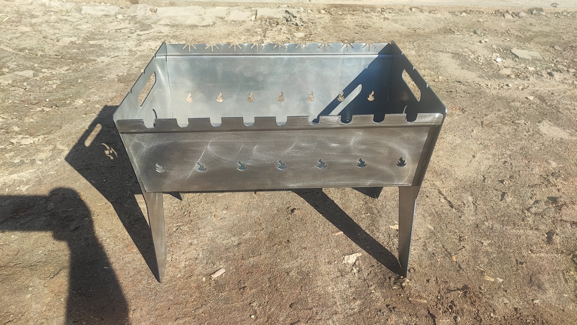 Мангал разборный все делали 2мм с ребрами жёсткости размер 450х300мм высота 350мм