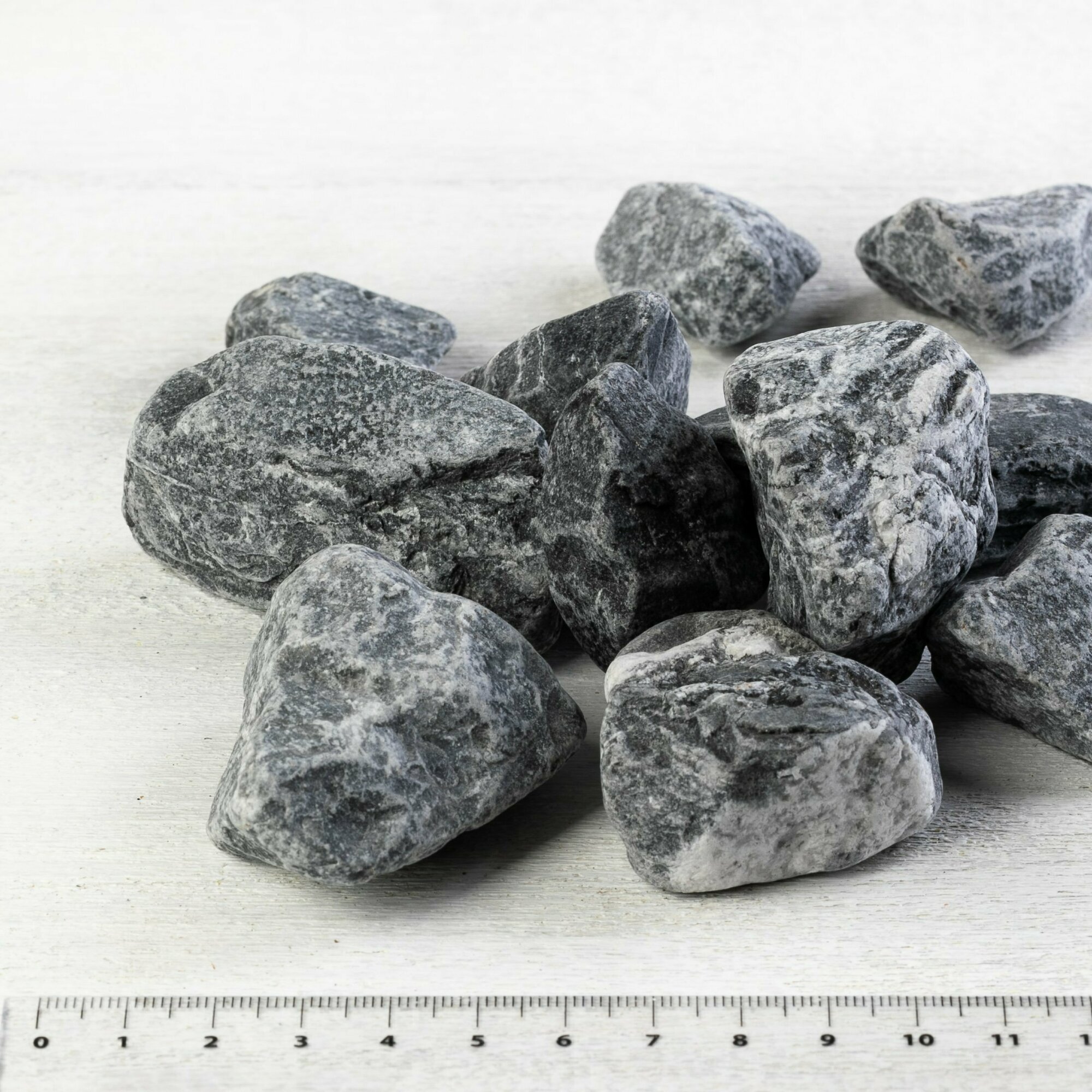 Камень ландшафтный мрамор черный Доломит, фракция 20-40 мм 3 кг (319N). Декоративный грунт, натуральный камень
