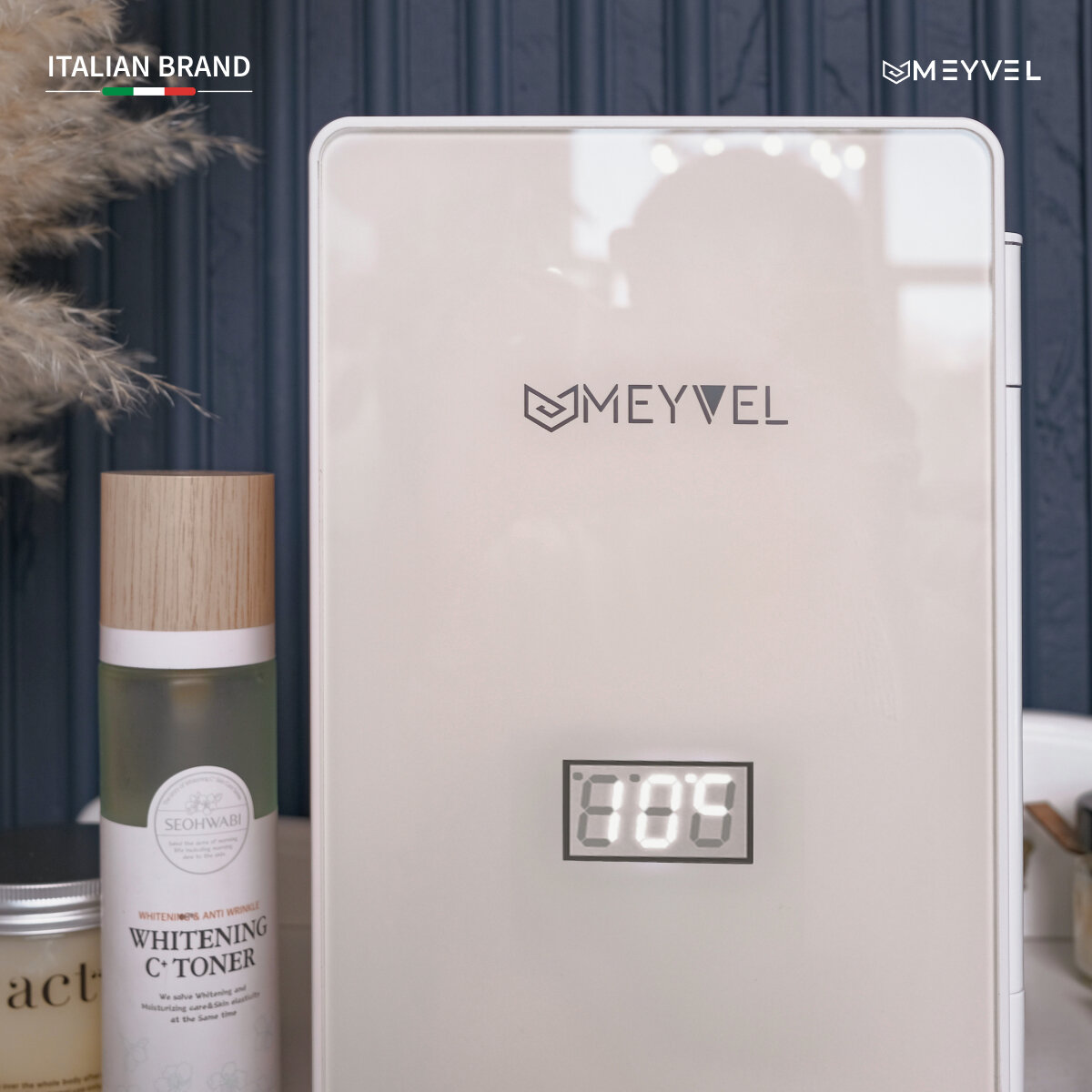 Холодильник для косметики и напитков Meyvel MB-03C1W - фотография № 12