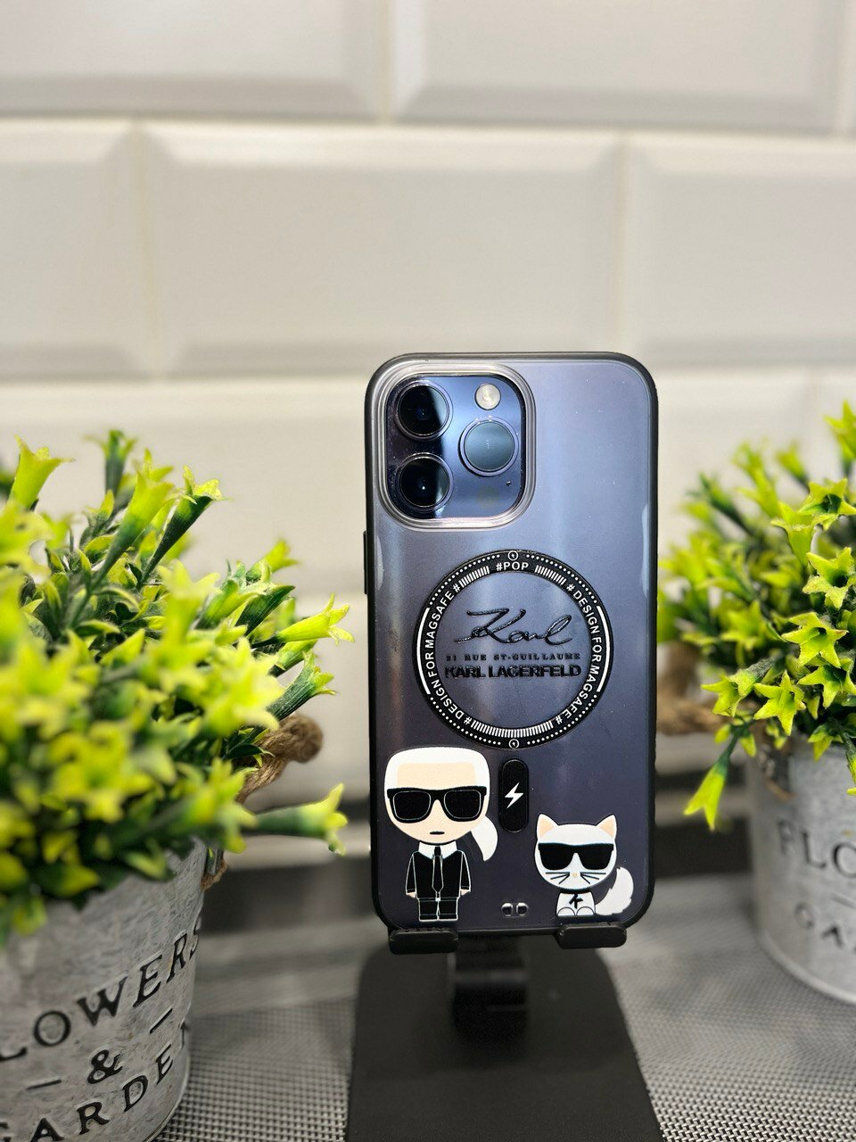 Чехол-Накладка Карл Лагерфилд / Karl lagerfeld с PopSocket и MagSafe для Iphone 11