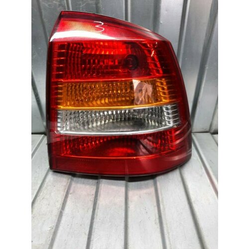 Фонарь задний правый Opel Astra H 93190791 17100₽