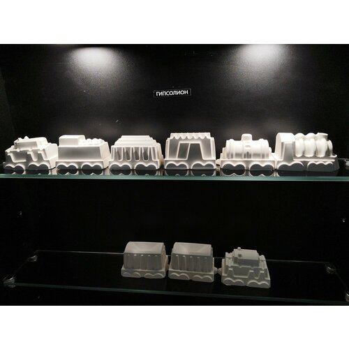 Набор паровозиков из гипса (9 штук)