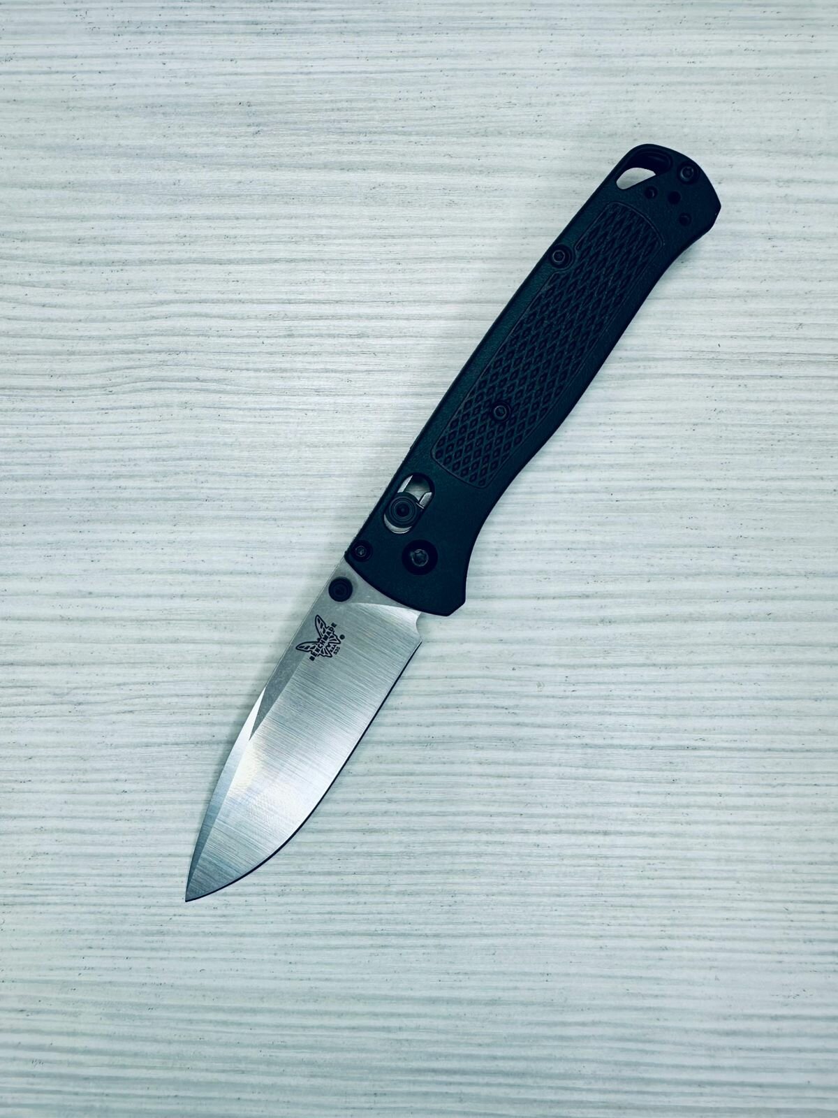 Нож складной Bugout 535 Mini, черный с белым лезвием