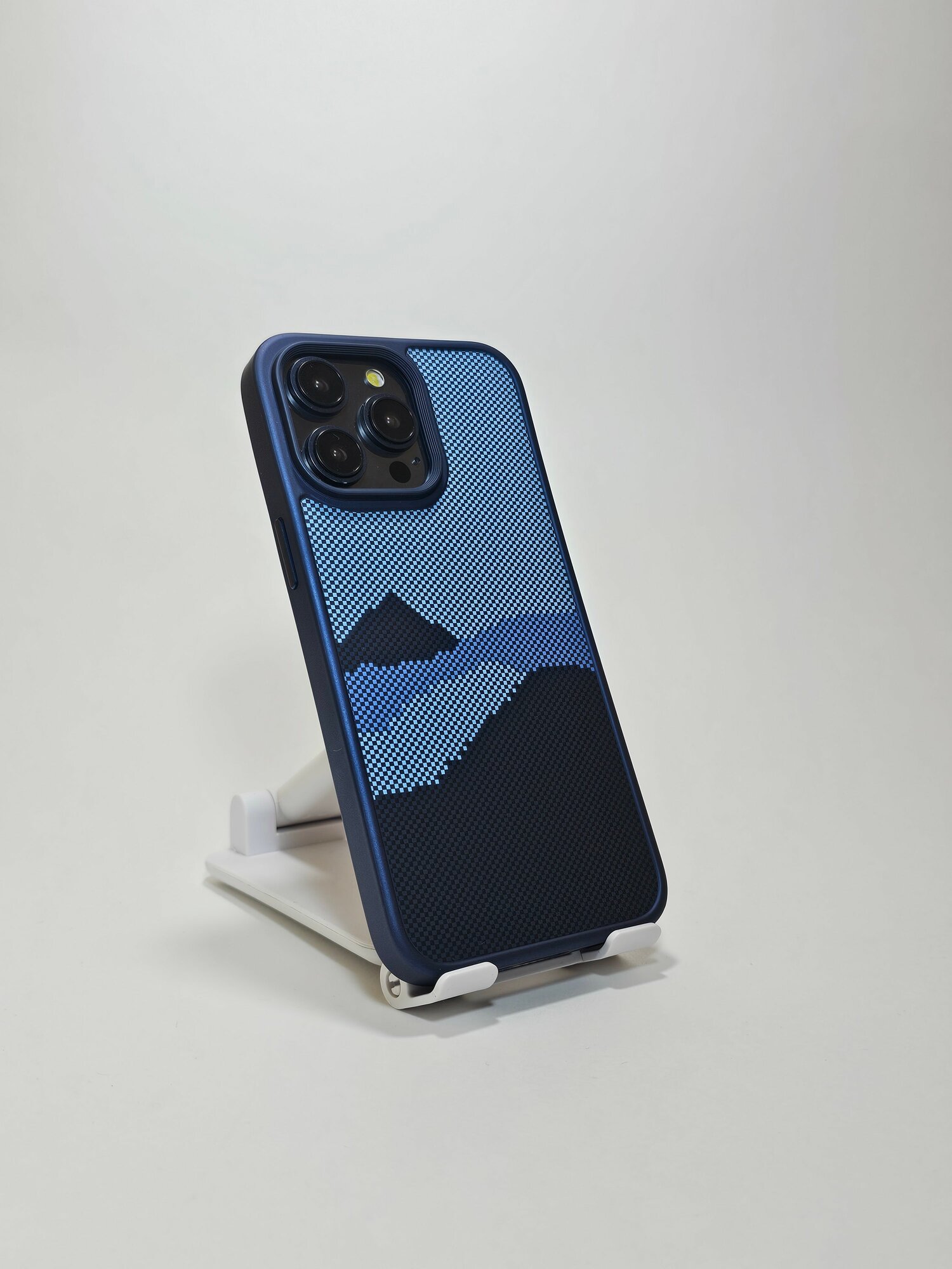Чехол "Пиксельный горный пейзаж", для iPhone 15 Pro Max, с узорами, Синий, Голубой — фото 1