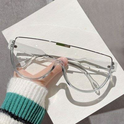 Солнцезащитные очки BURBERRY, белый — фото 1