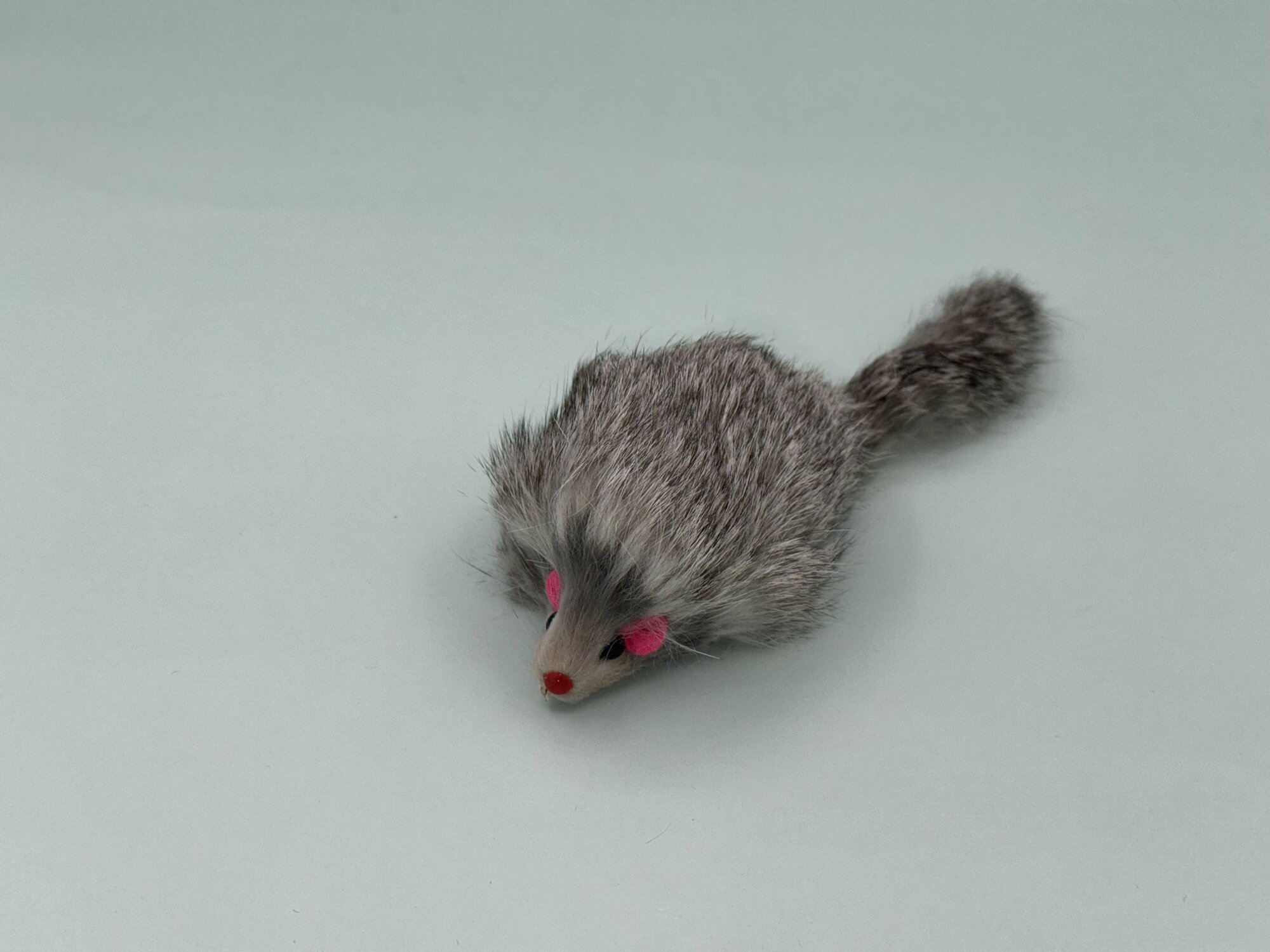 Игрушка для кошек - Большая мышка из натурального меха, цвет серый - фотография № 3