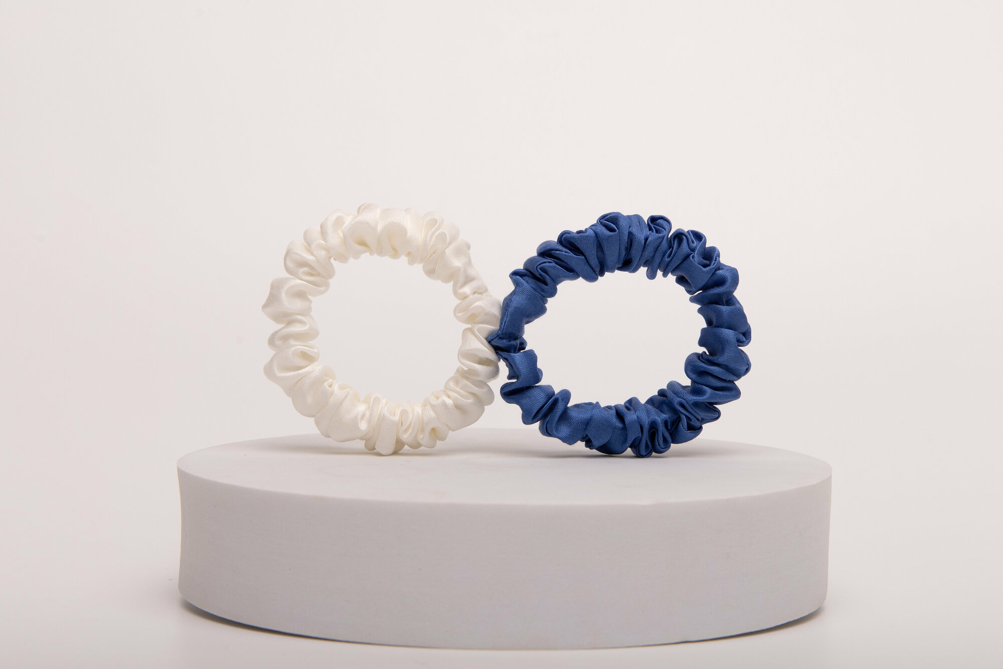 Комплект шелковых резинок для волос набор резинок. — фото 1