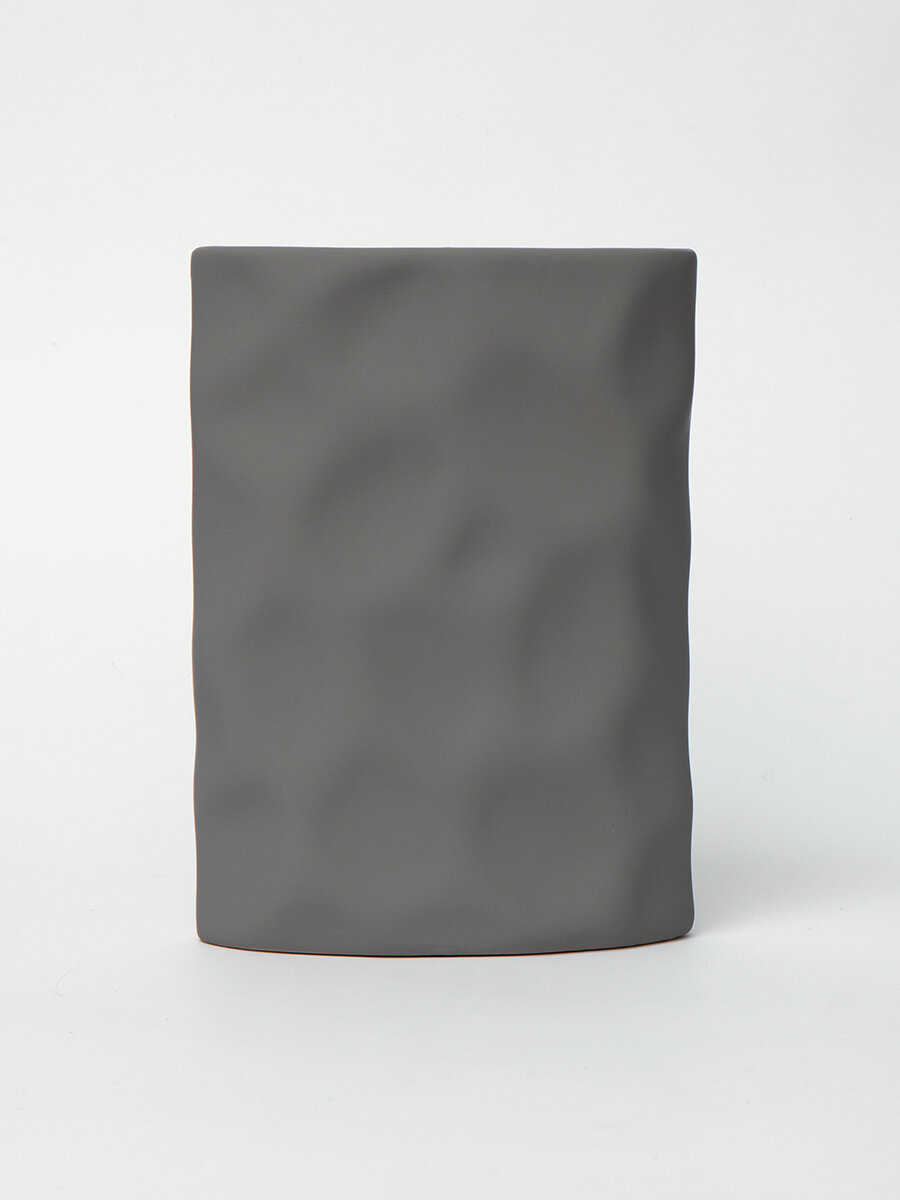 Ваза ISMAT VM-903LG, матовая, настольная, 25x9 см, черная, серая — фото 1