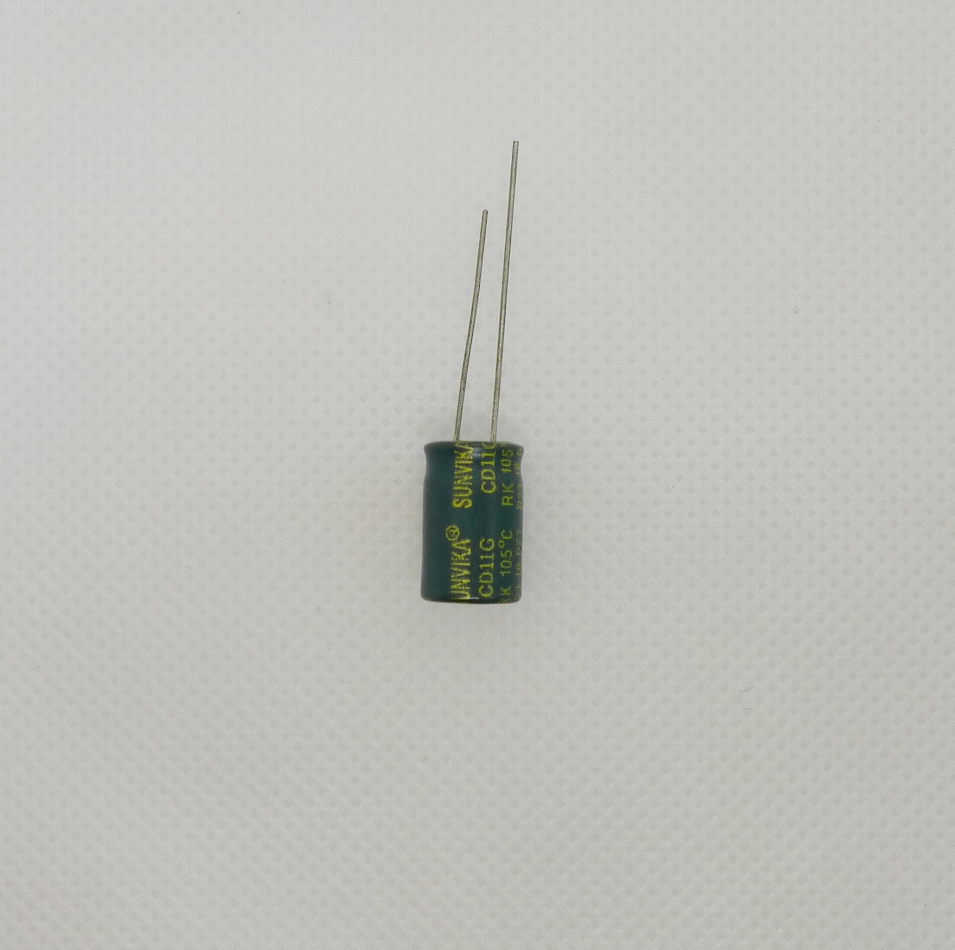 400V, 6.8 uF, +-20%, 8*12 мм, алюминиевый электролитический конденсатор