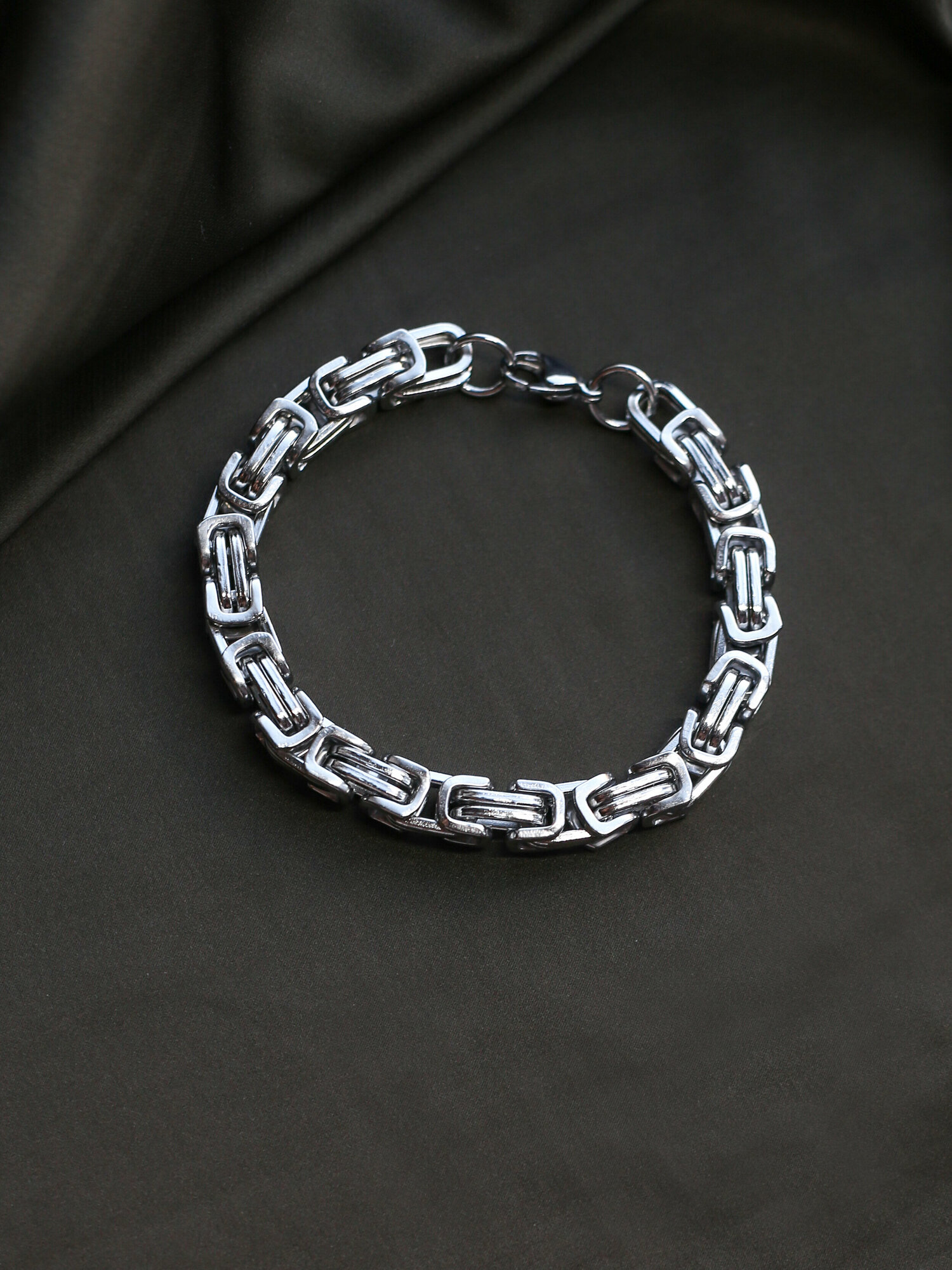 Плетеный браслет