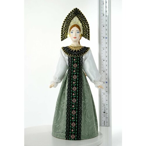 Кукла сувенирная фарфоровая. Девушка в традиционной русской одежде. К.19 - н.20