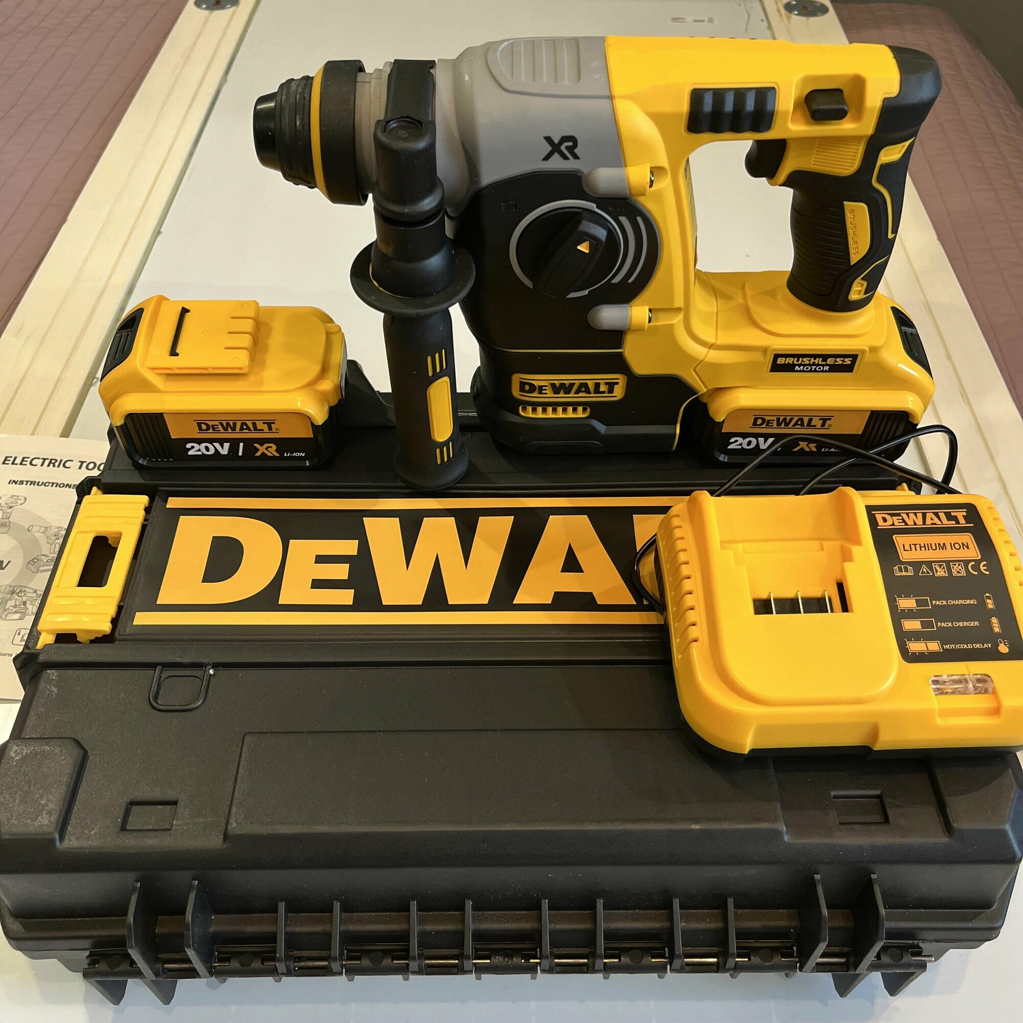 Перфоратор DEWALT DCH273