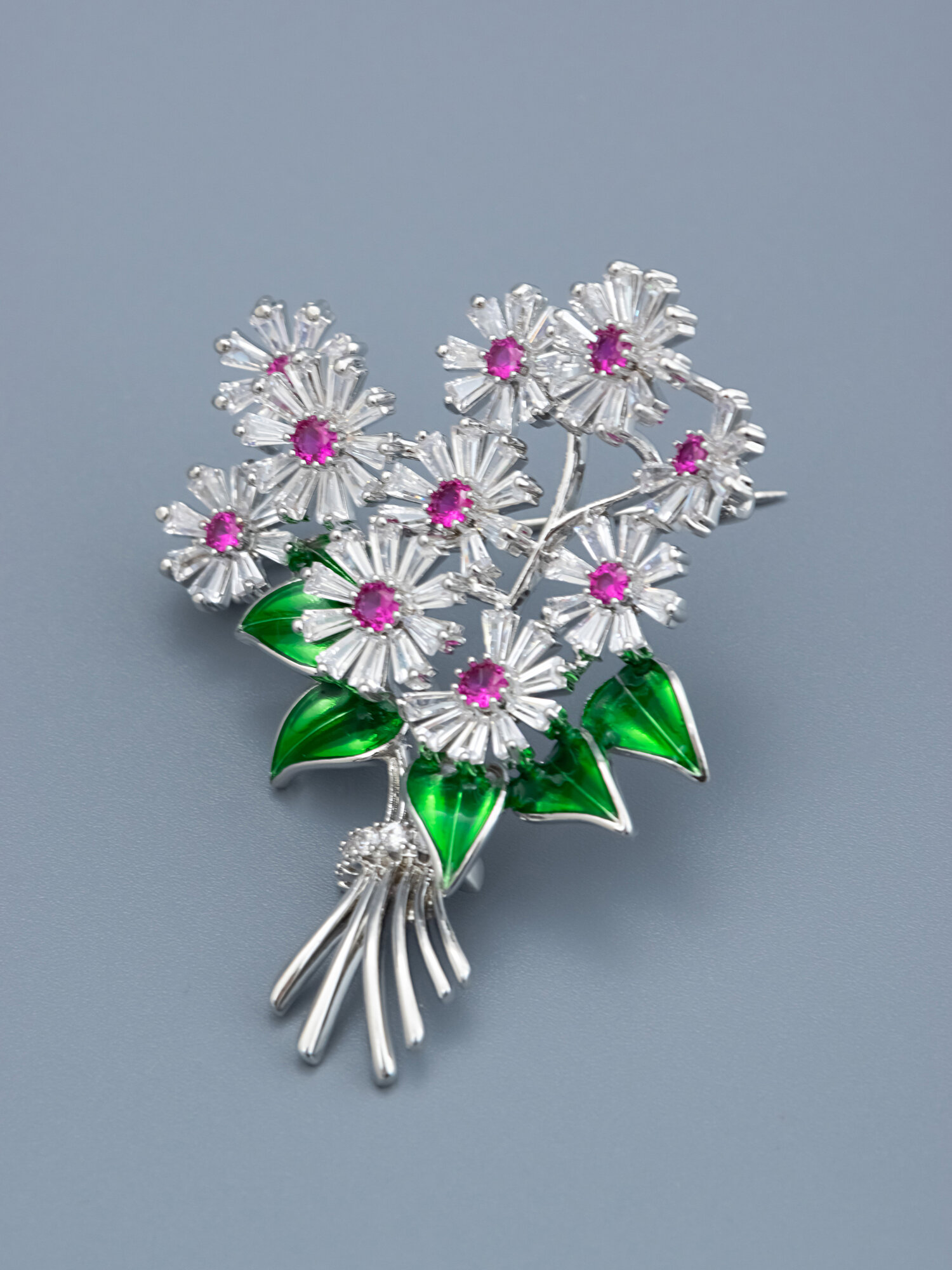 Брошь ЖемАрт, кристалл, зеленый, розовый, серебряный — фото 1