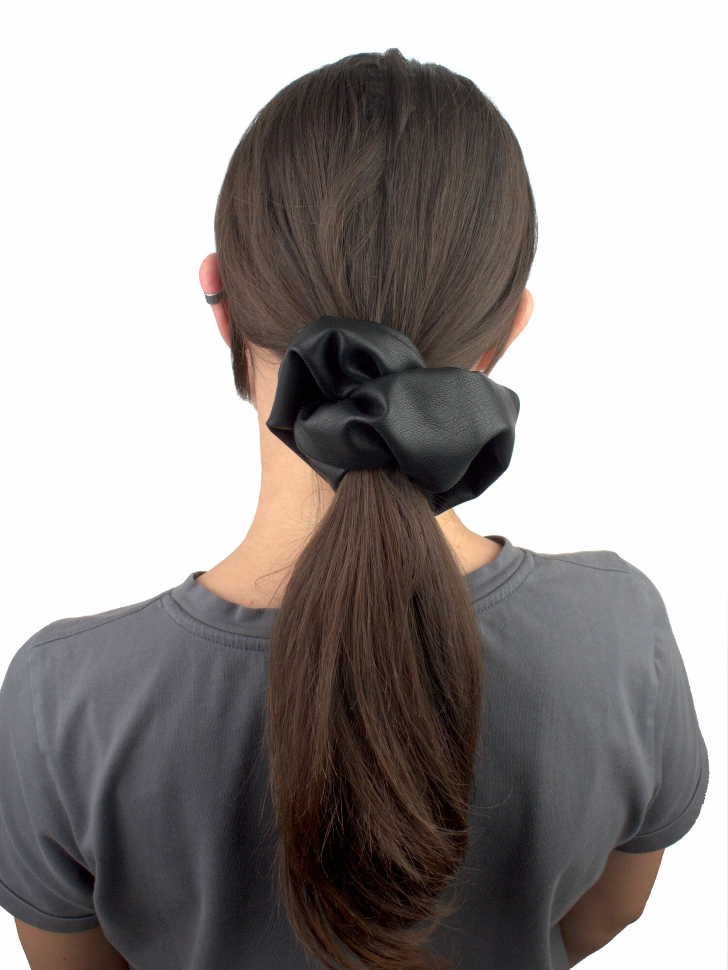 Резинка для волос женская объемная черная из экокожи