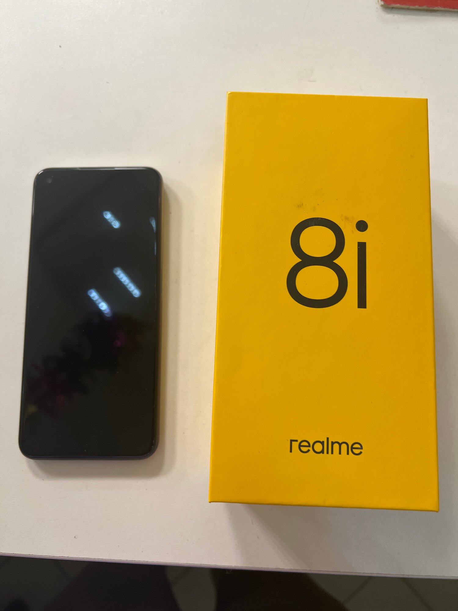 Уценка! НЕТ шнура зарядного блока ! Смартфон realme 8i 4/128 ГБ RU, Dual nano SIM, космический черный