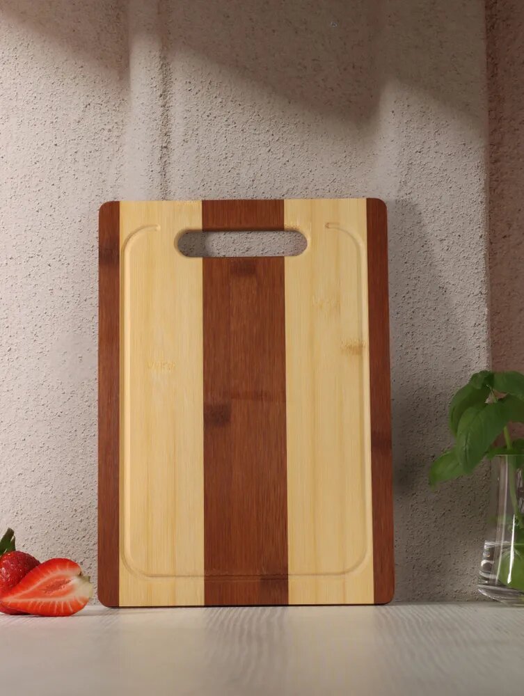 Разделочная доска SATOSHI Kitchenware, бамбук, с ручкой, 28x20х1 см — фото 1