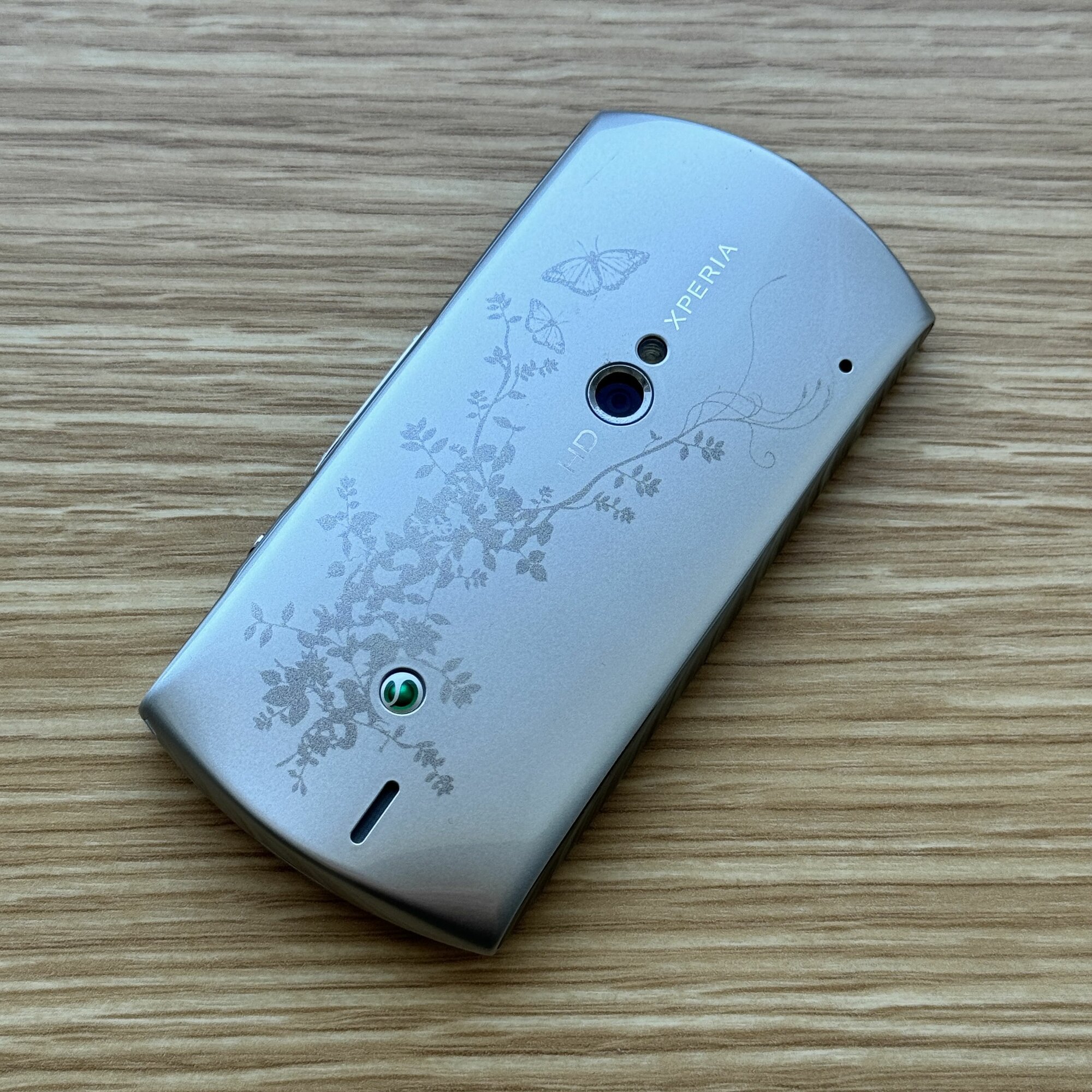 Смартфон Sony Ericsson Xperia neo, 1 SIM, серебристый 