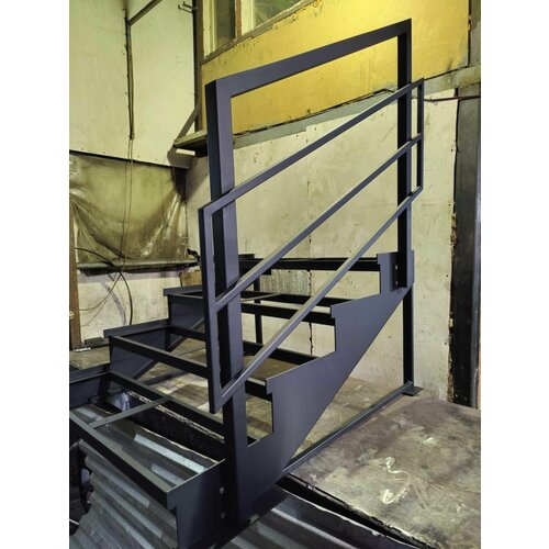 Лестница-крыльцо 4 ступени каркас без ДПК ограждение справа 36040₽