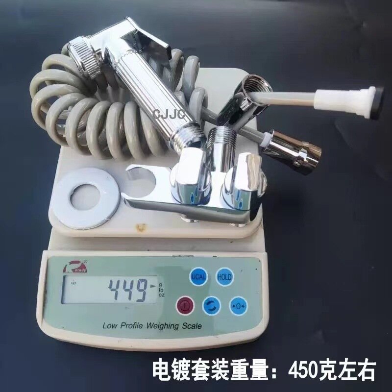 фото Настенный смеситель для биде в туалете с гигиеническим душем серый