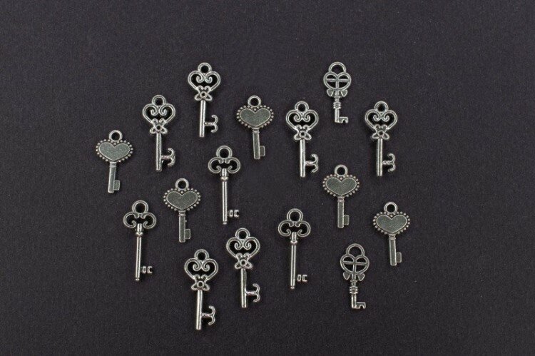 Подвеска Ключи микс 17-70х8-23х1-2 мм, отверстие 1-4мм, цвет античное серебро, сплав металлов, 22-245, 10г (около 4-10шт)