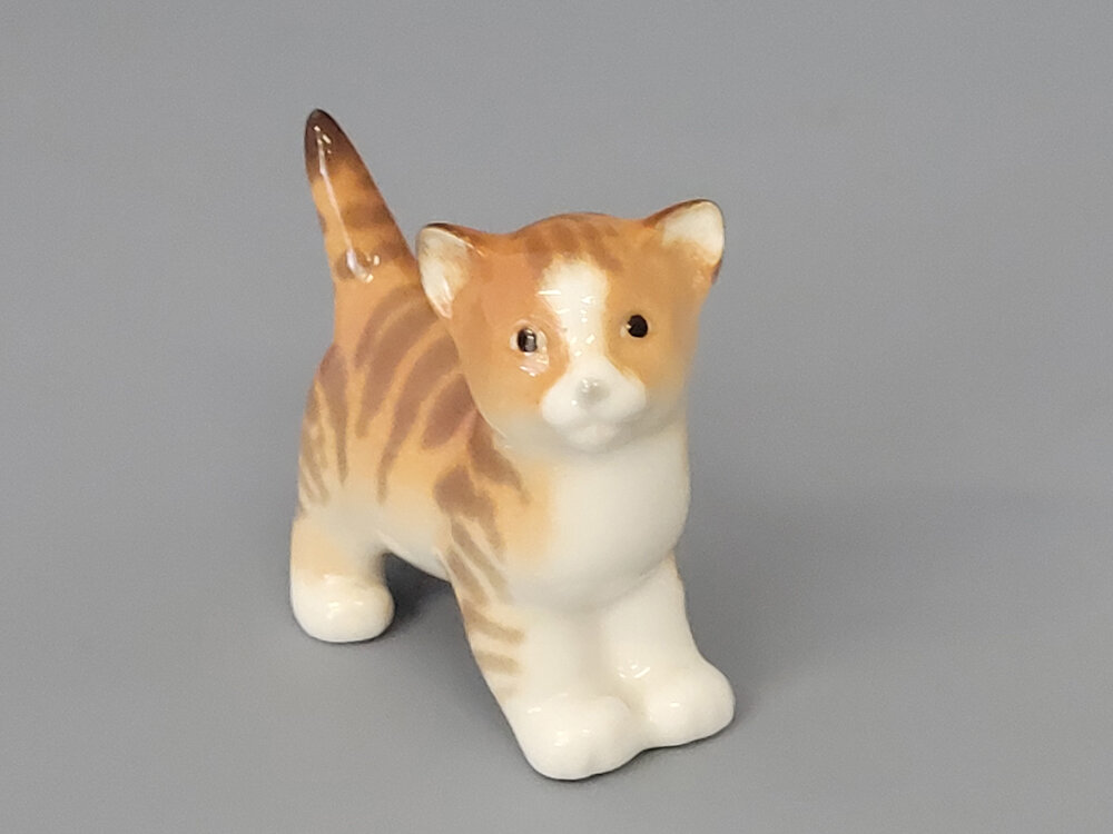 Фарфоровая статуэтка Котенок Фимка , Императорский фарфоровый завод , маленький размер, мягкий фарфор — фото 1